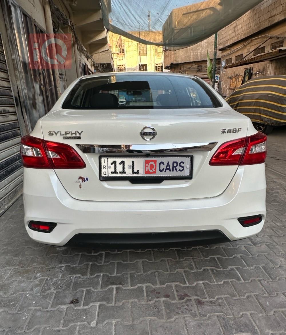 نيسان سيلفي